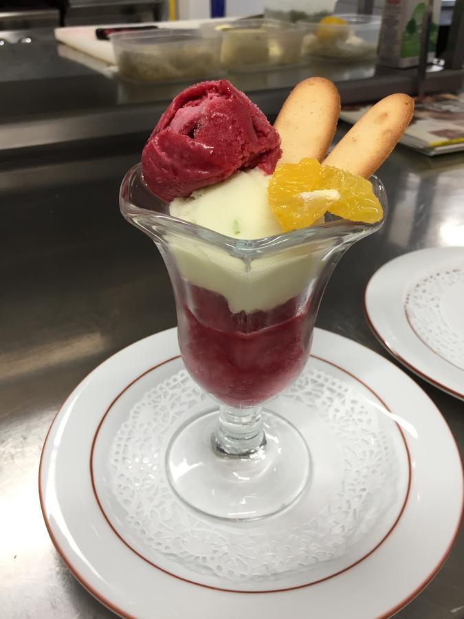 Villa Motel Stenay エクステリア 写真